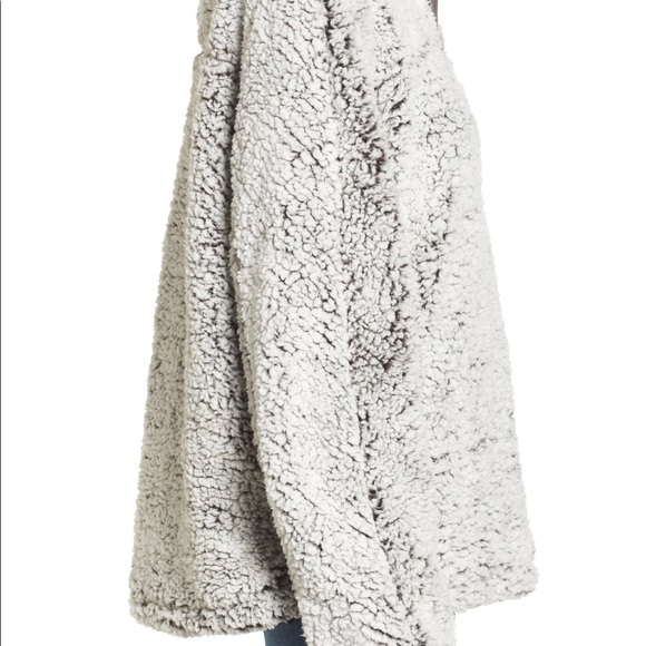 Wubby Fleece Pullover - Picture 3 of 7